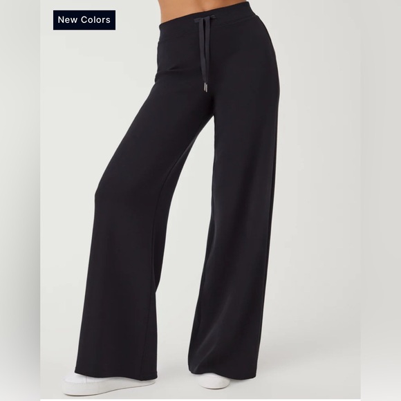 SPANX® AirEssentials Wide Leg Pant 29” inseam - Picture 7 of 8